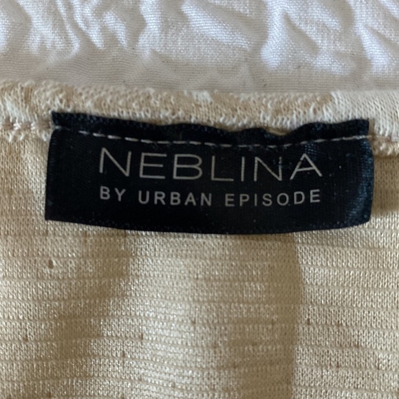 Neblina By Urban Episode Floral Print Sleeveless Scoop Neck Peplum Tank - Picture 4 of 4